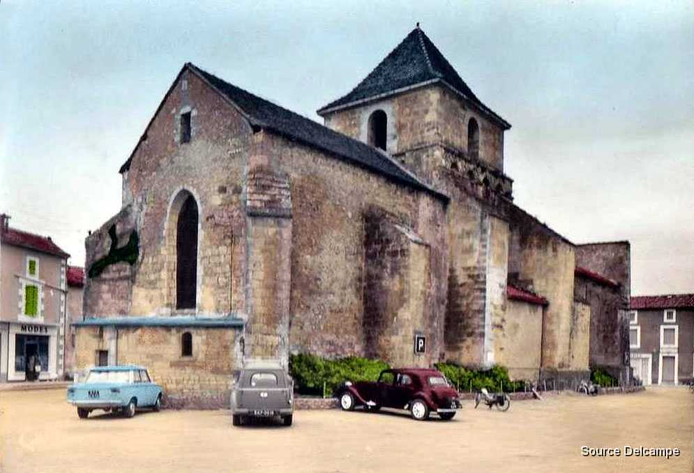86 Chasseneuil L Eglise.jpg